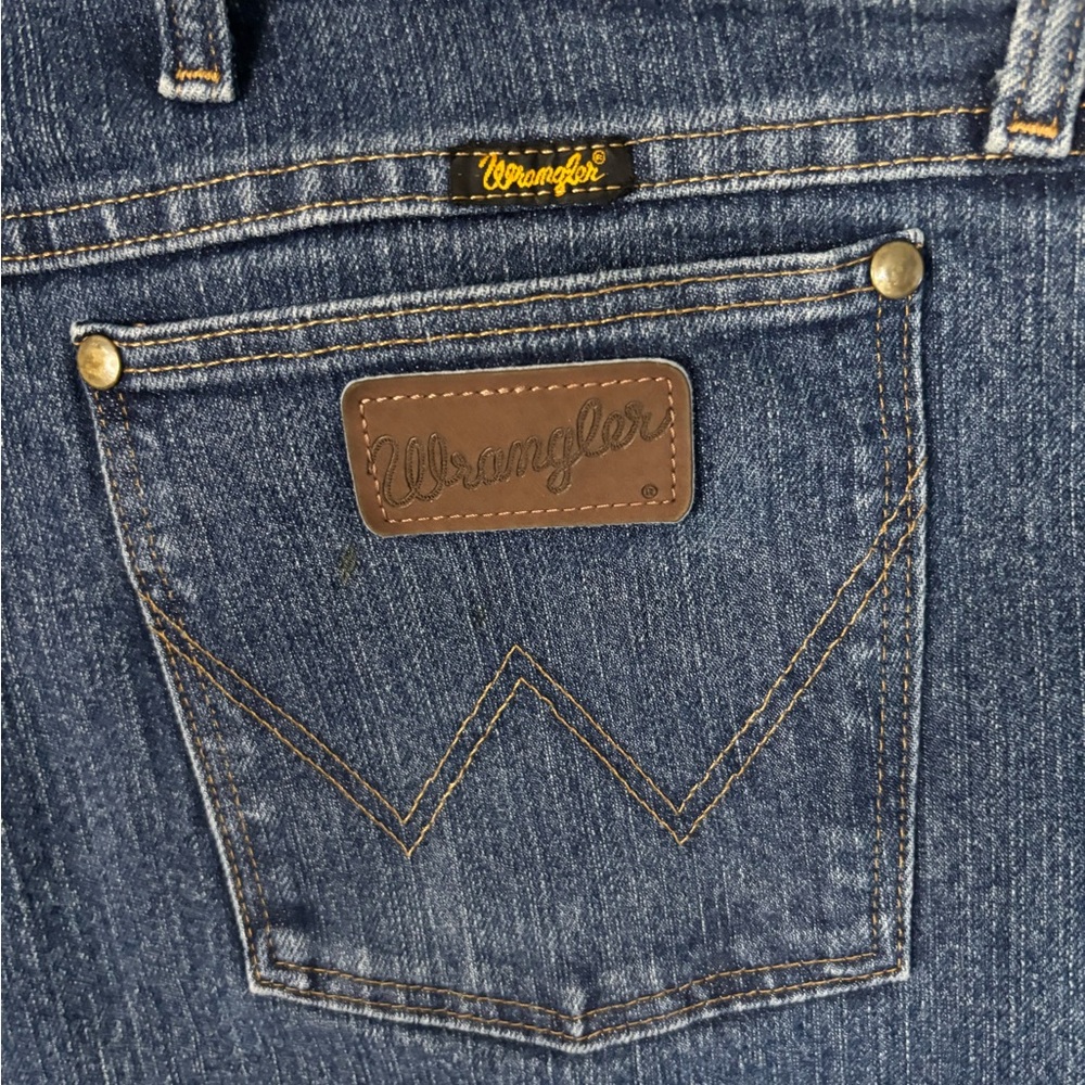 Wrangler Relaxed Fit Blue Jeans western wear country cowboy EUC Size 40x32